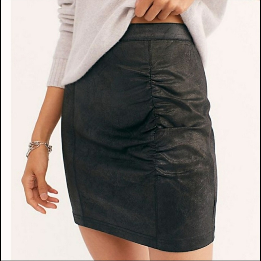 NWT Free People black ruched faux leather skirt Sm